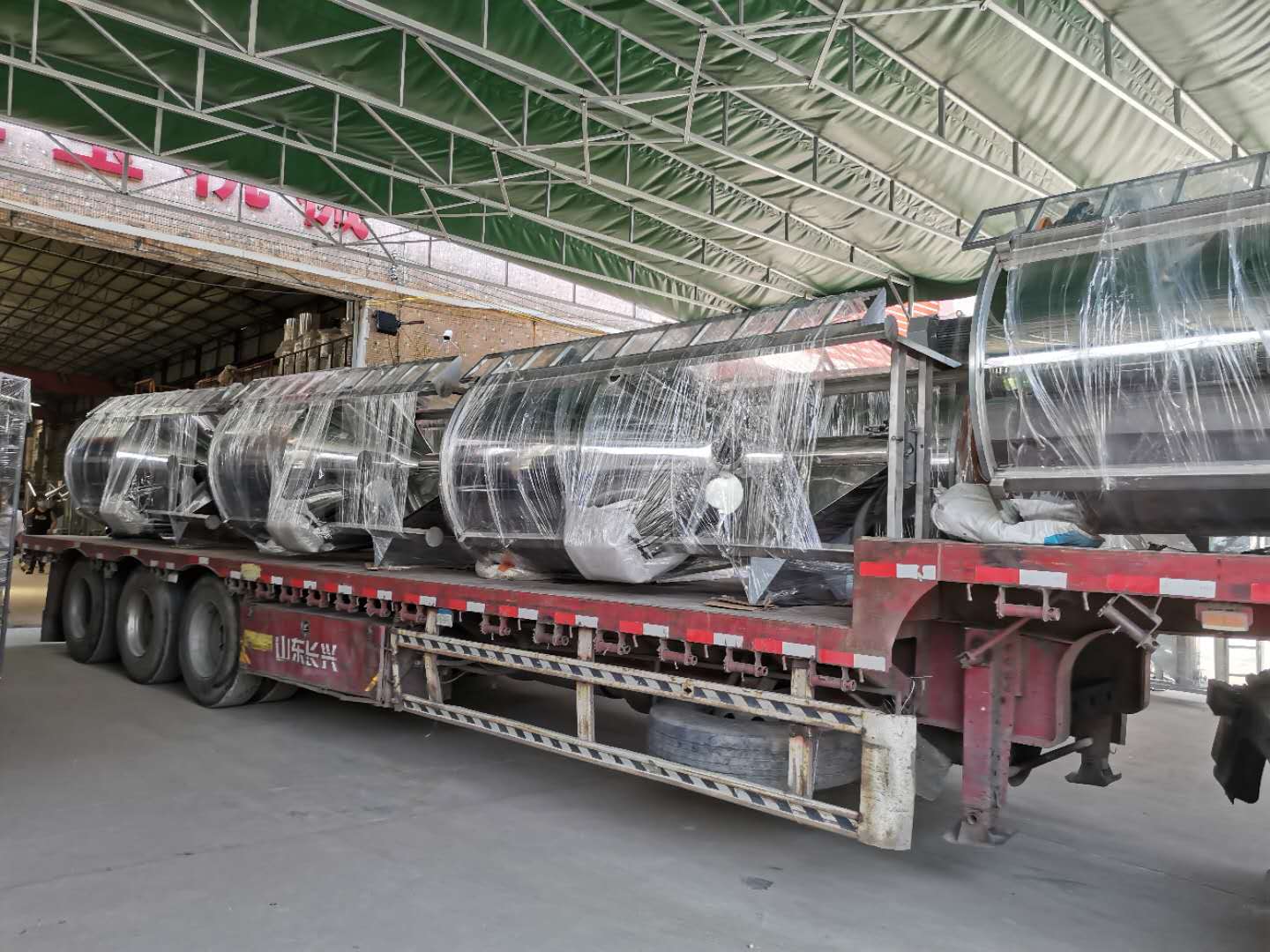 佛山羅村李總訂購4臺1T立式攪拌干燥機(jī)使用現(xiàn)場
